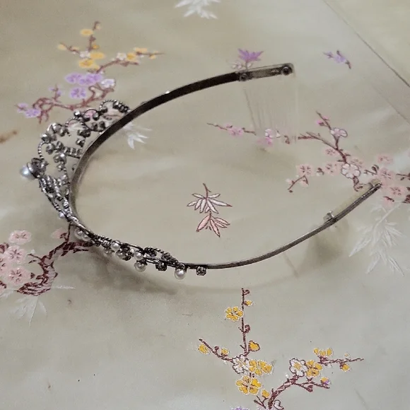 Elegant Pearl and Rhinestone Tiara - Picture 3 of 4